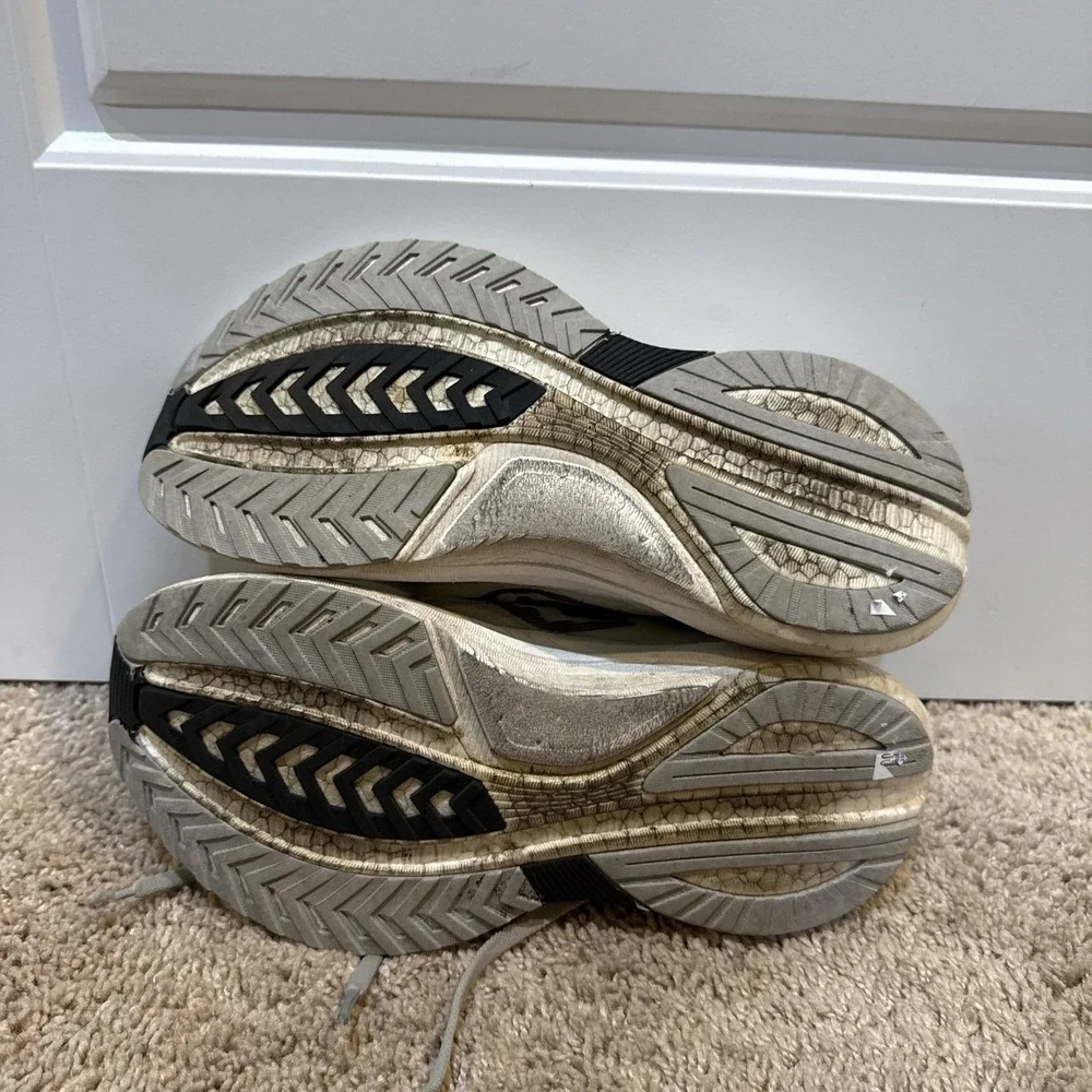 Saucony tempus shoes